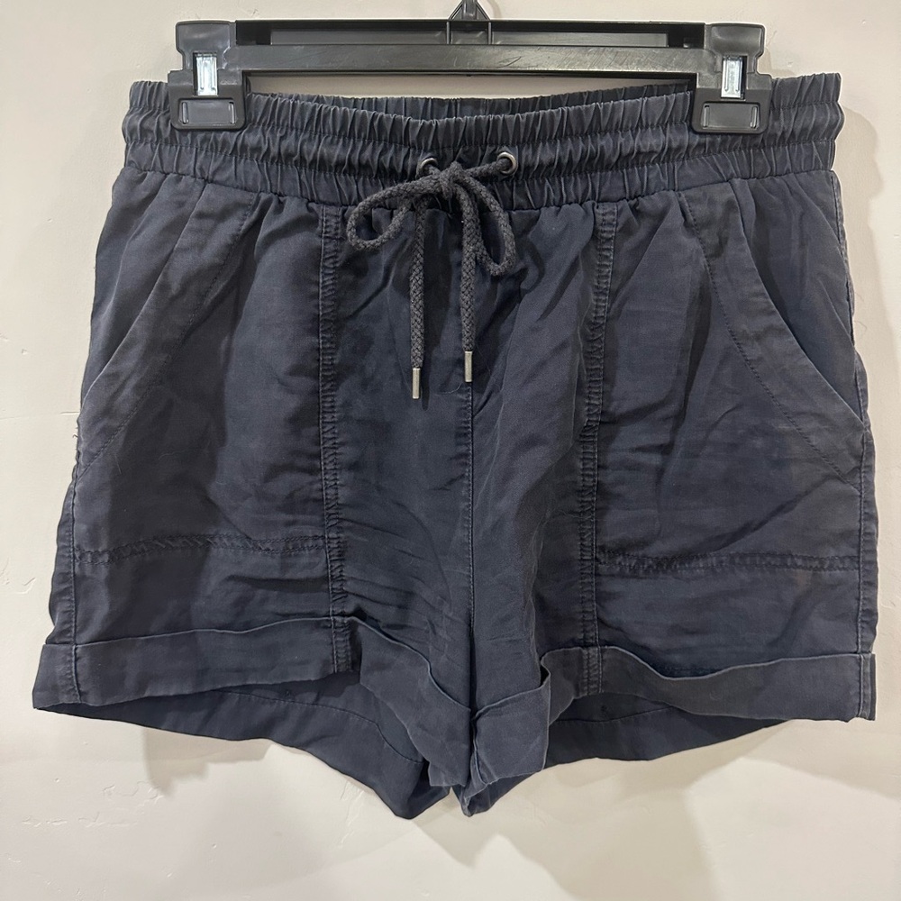 Universal Threads mid rise shorts